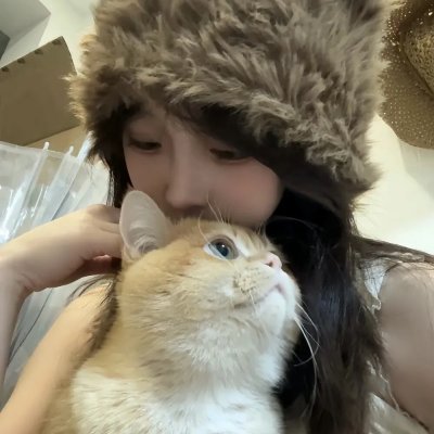 男人转化出机器人铠装海报